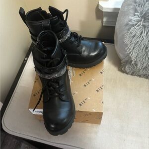 Cute girls fall boots